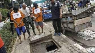 Rekonstruksi Pencurian Kabel di Gorong-gorong