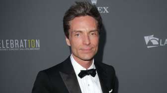 Richard Marx Tampil Tanpa Speaker Bawakan "Angelia"