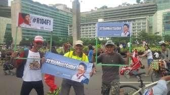 Seru Aksi Warga Solo Ini, ke Jakarta Demi Dukung Rio Haryanto