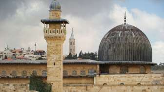 Salat Jumat Pertama Ramadhan, Puluhan Ribu Muslim Penuhi Masjid Al-Aqsa Yerusalem