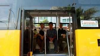 Bus Sekolah Angkut Penumpang Umum