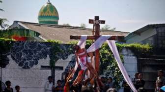 Sambut Hari Paskah, Umat Katolik Kupang Gelar Jalan Salib