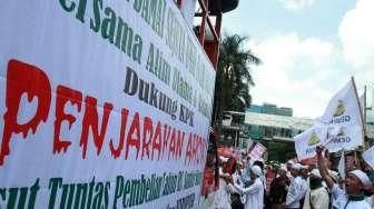 Demo FPI di KPK desak usut Ahok