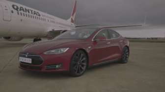 Tesla Diadu dengan Boeing 737