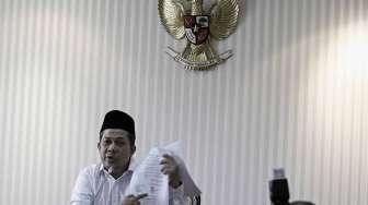 Fahri Hamzah melawan pemecatan