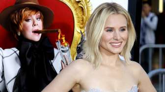 Kristen Bell Tampar Reporter Hingga Jatuh Tersungkur