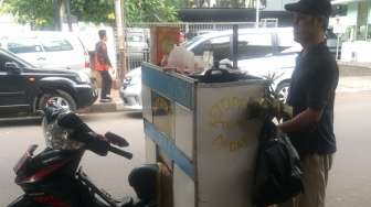Sering Kena Razia, Tukang Ketoprak Ini Ngotot Dukung Ahok