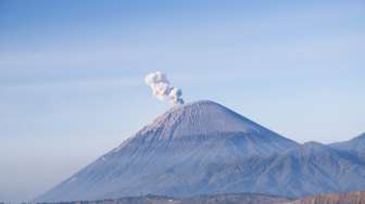 Gunung Semeru Tutup Total Pendakian hingga Maret 2021