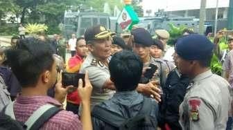 Ricuh Balai Kota Dipicu Mahasiswa yang Menyusup Ingin Temui Ahok