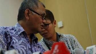 Ketua KPK Agus Rahardjo memberikan keterangan pers terkait hasil OTT yang melibatkan Panitera/Sekretaris Pengadilan Negeri Jakarta Pusat, Edy Nasution, di Gedung KPK, Jakarta, Kamis (21/4/2016). [Suara.com/Oke Atmaja]