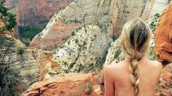 Akun Instagram Khusus untuk Traveler yang Senang Pose Telanjang