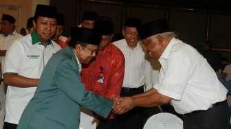 Mantan Presiden RI BJ Habibie tampak hadir bersama Lukman Hakim Saefuddin dan Taufiequrachman Ruki, dalam acara silaturahmi dan ta'aruf pengurus DPP PPP di Jakarta, Kamis (28/4/2016). [Suara.com/Oke Atmaja]