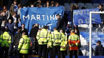Didesak Mundur, Martinez Akhirnya Bawa Everton Menang