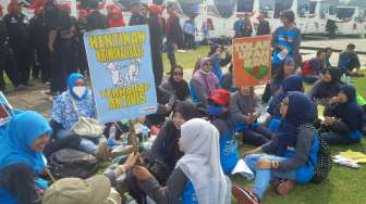 Dilarang Demo di Bundaran HI, Buruh Menyingkir ke Monas