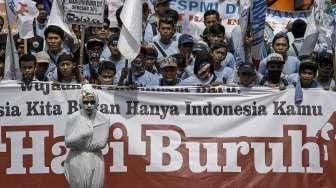 Di Tengah Ribuan Buruh di GBK, Anggota DPR: Malu Kita, Malu!