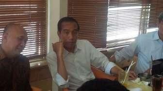 Jokowi Perintahkan Aparat Jangan Kebablasan Tangani Palu Arit