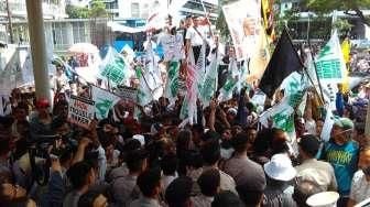 Demo Sambil Tutup Jalan, Massa Anti Ahok Tuding KPK Pengkhianat