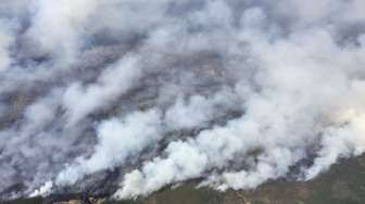 Ribuan Warga Pengungsi Kebakaran Hutan Kanada Tertahan Asap