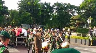 Prosesi Pemakaman Militer Andi Ghalib di TMP Kalibata