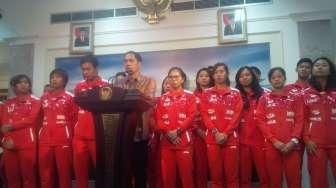 Presiden Jokowi Terima Tim Piala Thomas dan Uber di Istana