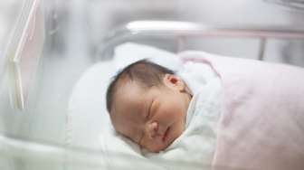 Bapak Tidur Ngorok Dengan Suara Cetar, Ekspresi Bayinya Disorot: Ujian Duniawi