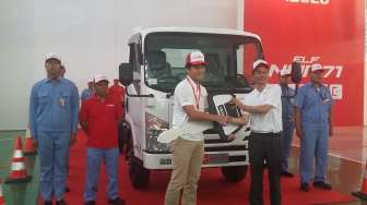 Isuzu Elf NMR 71 Disenjatai 71 Fitur Baru