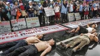 Buruh PHK Tuntut Upah Kerja