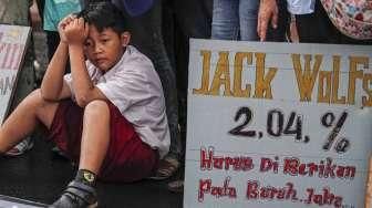 Buruh PHK Tuntut Upah Kerja