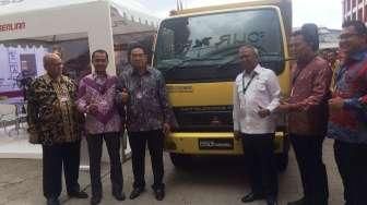 Truk Mitsubishi Fuso Pamer Kekuatan di Makassar