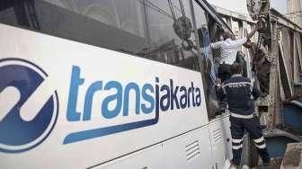 Bus Transjakarta Ditabrak Kereta Api