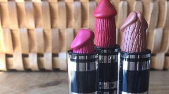 Berani Coba Lipstick Berbentuk Penis Ini?