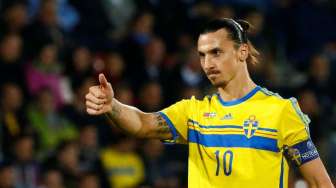 Ibrahimovic Senang dengan Spekulasi Transfer Dirinya