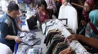 Suasana di Pasar Tanah Abang, Jakarta, Minggu (29/5/2016), beberapa hari menjelang bulan suci Ramadan. [Suara.com/Oke Atmaja]