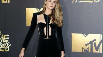 Hiasi Sampul Majalah, Cara Delevingne Pamerkan Foto Telanjang