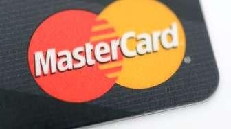 Mastercard dan Visa Blokir Bank Rusia, Warga Rebutan Tarik Tunai di ATM