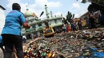 Musnahkan Puluhan Ribu Miras
