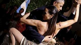 Penari Tango Seksi yang Pernah Dansa Bareng Obama Catat Rekor