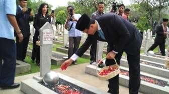 Ahok Ziarah ke Taman Makam Pahlawan Kalibata