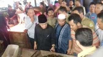 Pimpinan DPR Beli Jengkol Di Pasar Induk Cibitung