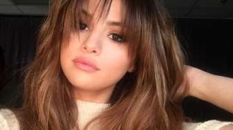 Duh, Selena Gomez Dikirimi Buket Bunga Berbentuk Penis