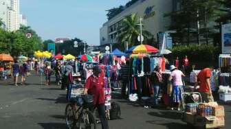 Dilarang Berjualan di CFD, PKL Pindah ke Jalan Kebon Kacang