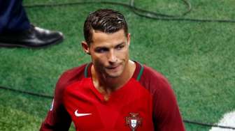 Duh, Ronaldo Lempar Mikrofon Reporter Tv ke Danau