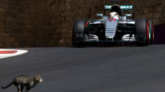 Hamilton Gagal Naik Podium, Kian Jauh Ditinggal Rosberg