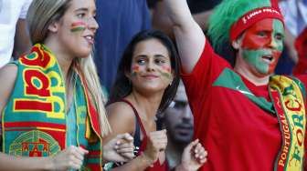 Fans Portugal sebelum pertandingan. Reuters/Kai Pfaffenbach Livepic
