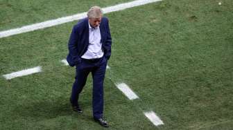 Pelatih Inggris, Roy Hodgson, usai kekalahan timnya dari Islandia di perdelapan final Euro 2016 di Nice, Prancis, Senin (27/6/2016). [Valery Hache/AFP]
