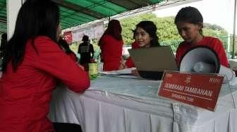 Bank Negara Indonesia (BNI) membuka pendaftaran mudik gratis di Parkir Timur Senayan, Jakarta, Rabu (29/6).[Suara.com/Oke Atmaja]