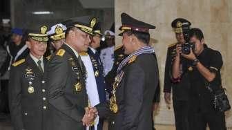 Badrodin Haiti Dapat Bintang Yudha Dharma Utama