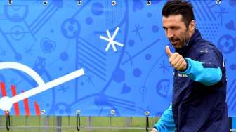 Buffon: Membandingkan Saya dengan Neuer Itu Rasanya "Ofensif"