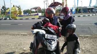 Mudik Pakai Sepeda Motor, Nasib Perempuan Ini Apes Banget