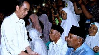 Jokowi Melayat ke Kediaman Almarhum Husni Kamil